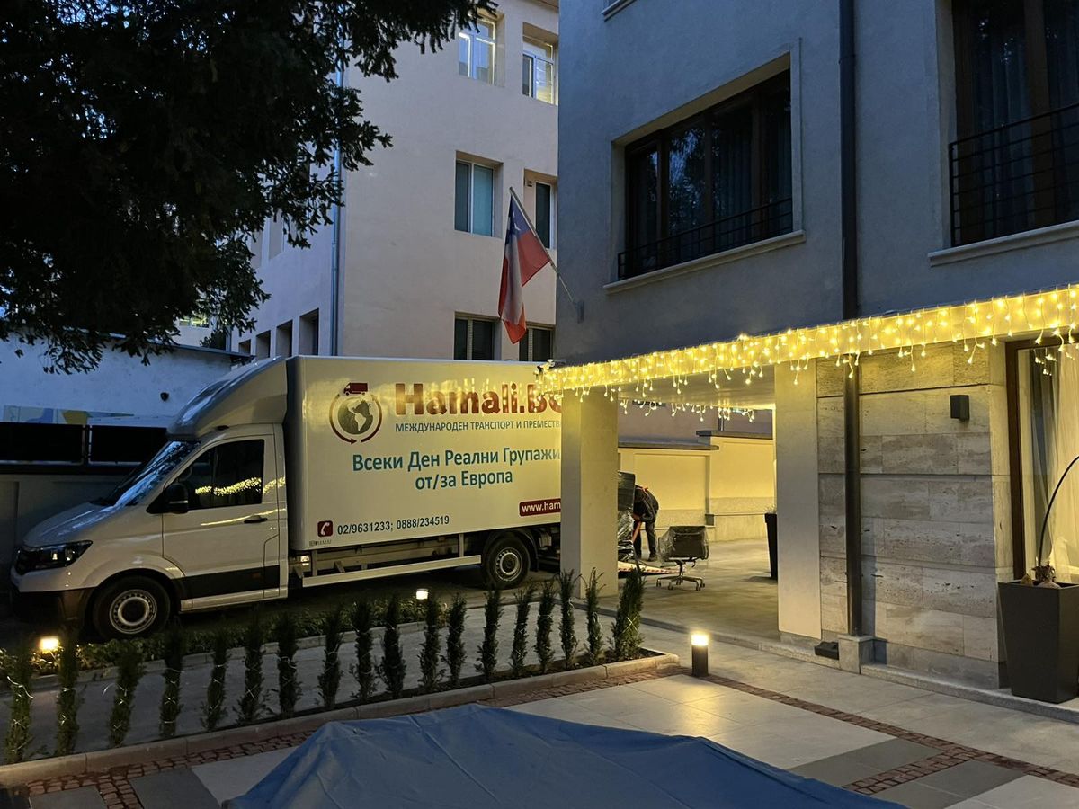 A Hamali.BG truck on an evening move outside a lit building